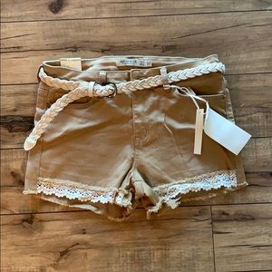 NWT Denim BLVD Camel Denim Shorts with Belt M 2